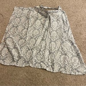 Nursing cover‎